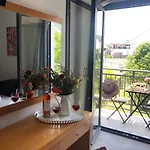 Konukevi Central İskados