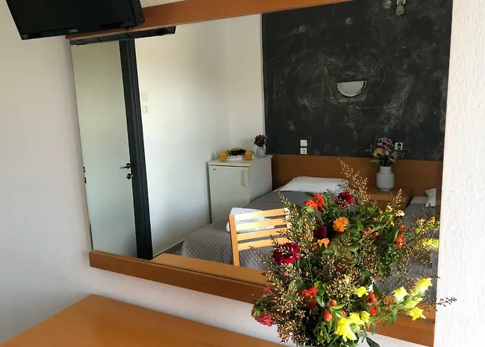 Central Guest House Skiathos *